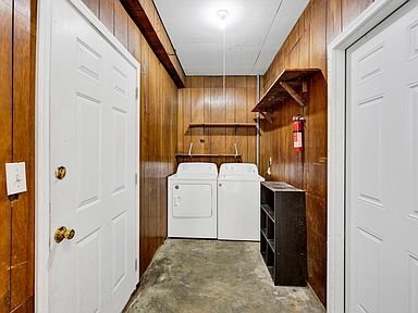 Building Photo - 2900 Holt Dr