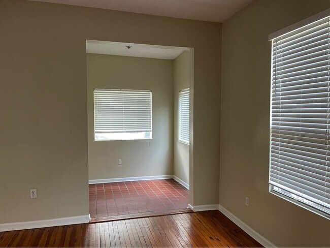 Building Photo - 3321 Napoleon Ave