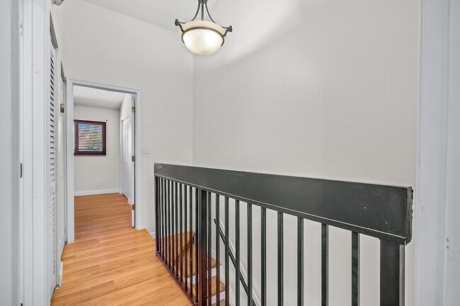 Building Photo - 2700 S Oakland Forest Dr