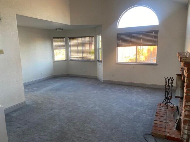 Living Room - 1100 Bear River Ct