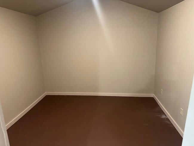 Building Photo - Available 8/1! Spacious 2 Bedroom, 1 Bathroom Home with Bonus Room & Huge Backyard