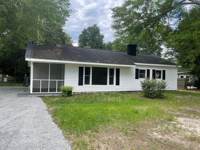 Primary Photo - 119 Smallridge St