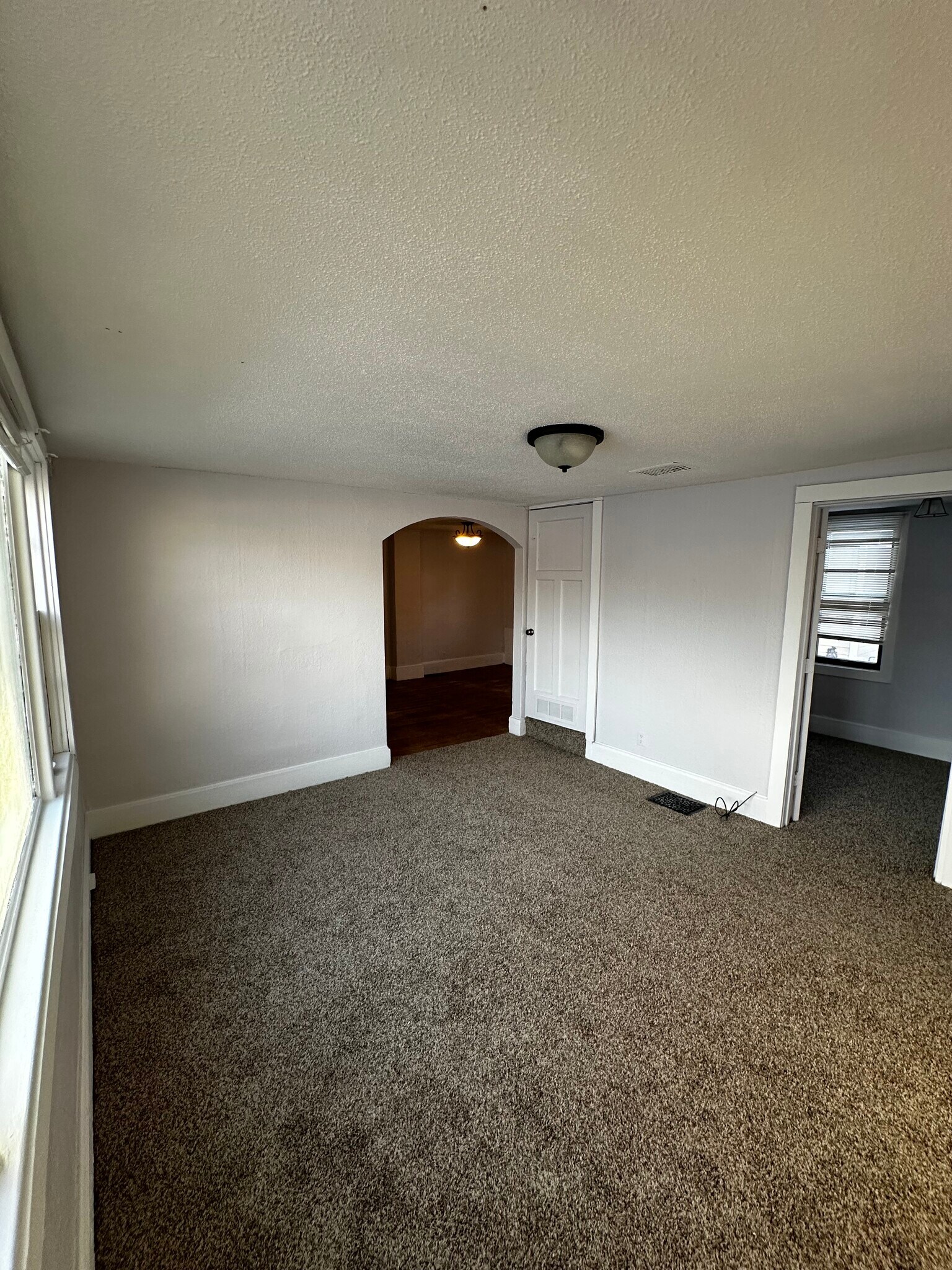 Building Photo - 305 S Western Ave