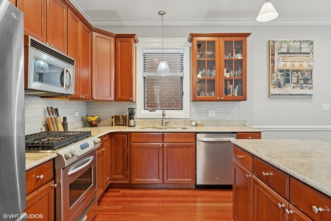 Building Photo - 2438 N Clybourn Ave