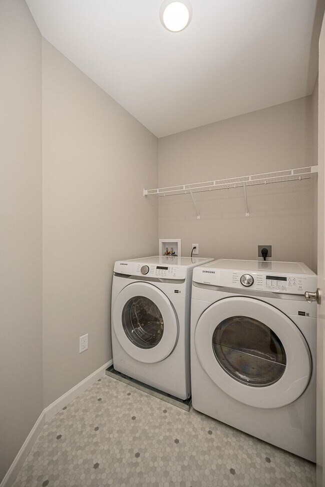 Building Photo - Brand New Construction, 3 bed, 2.5 Bath Townhome