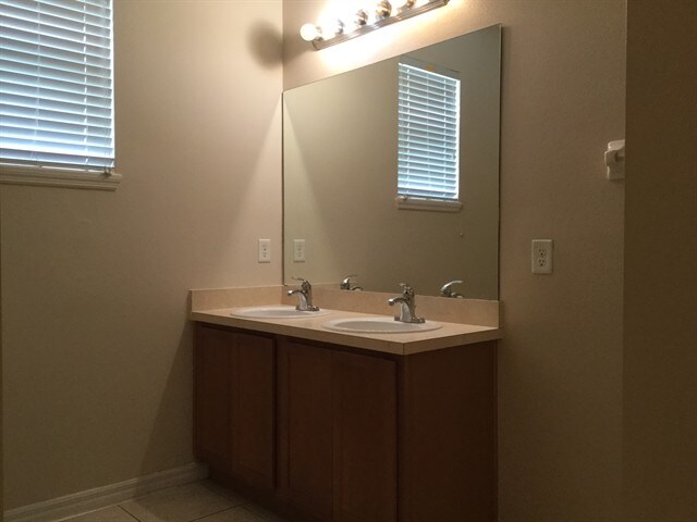 Building Photo - 13149 Sapphire Falls Ln