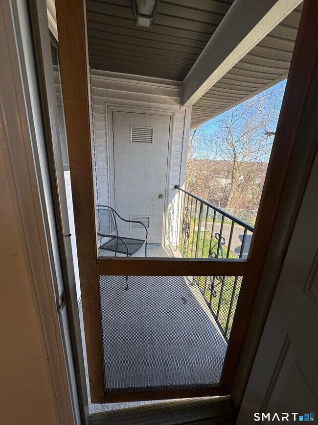 Building Photo - 140 Thompson St