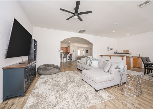 Building Photo - 2459 N Ridge Ave