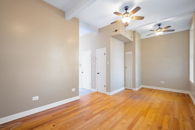 Building Photo - 2418 N Clybourn Ave
