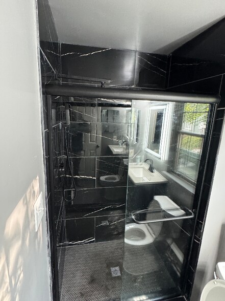 Building Photo - 5372 Bedford Terrace