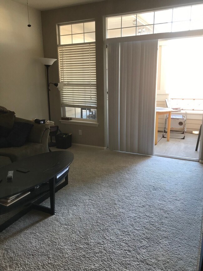 Building Photo - Beautiful 2 Bedroom/2 Bathroom Townhome in Kensington Estates