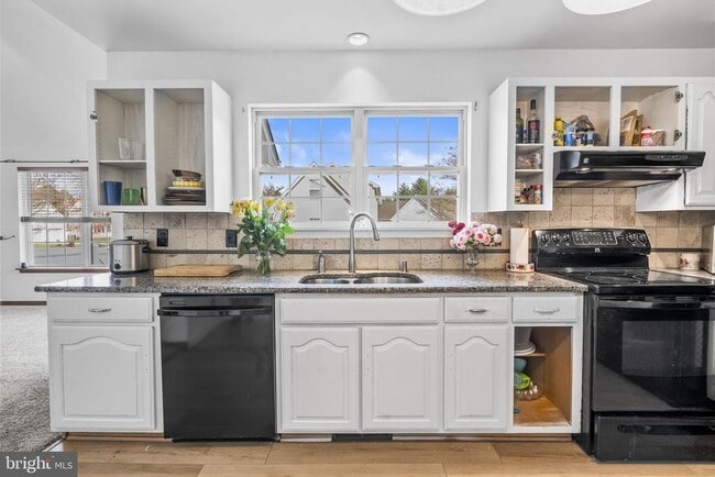 Building Photo - 938 Tamara Dr