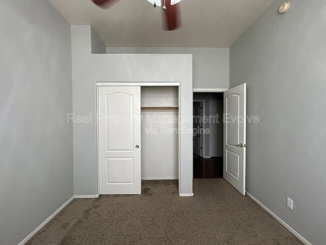 Building Photo - 774 E Maria Ln