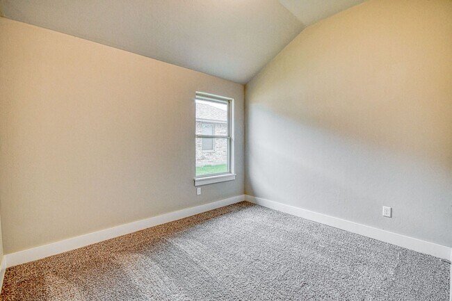 Building Photo - 1016 E Jackrabbit Ln