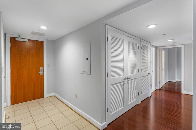 Building Photo - 1150 K St NW