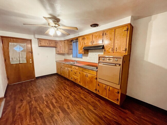 Building Photo - 528 Cypress Alley