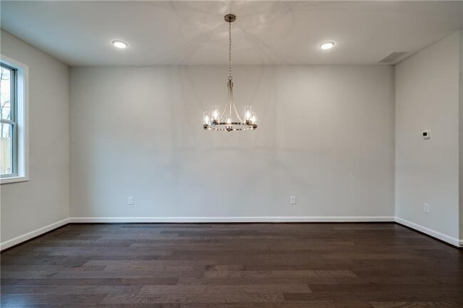 Building Photo - 1095 Lawanna Dr