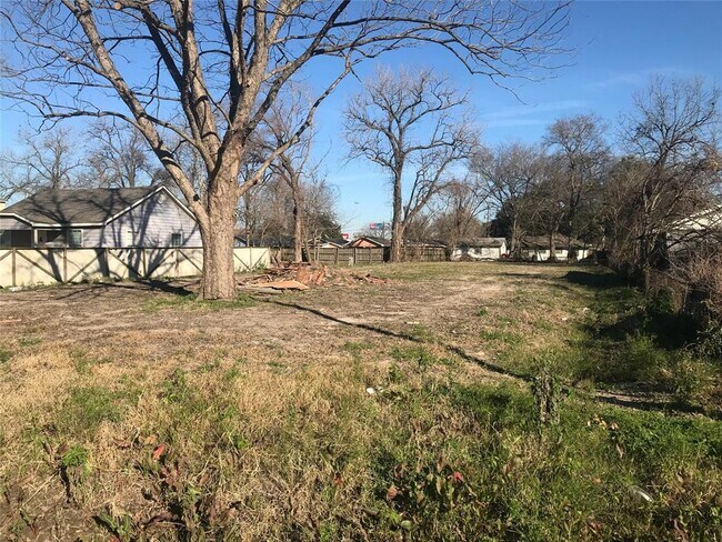 Building Photo - 530 Raymac St