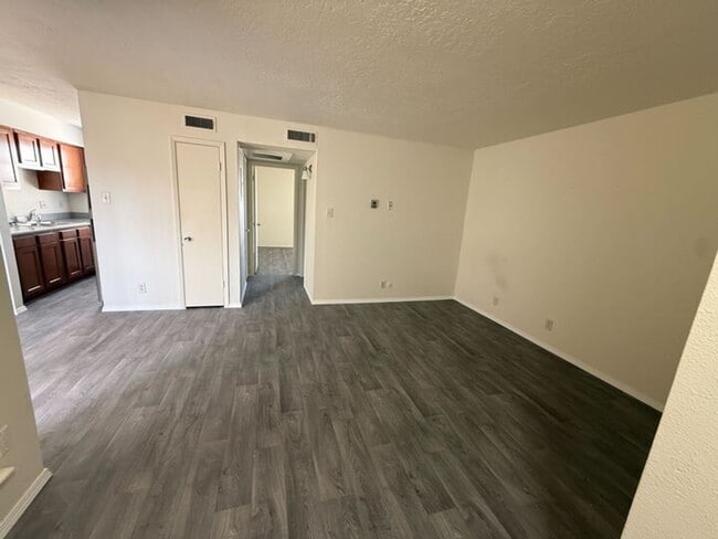 Building Photo - 4601 Carlisle Blvd NE