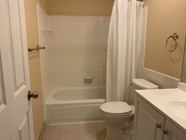 Building Photo - Moon Township - 2 Bedroom, 1.5 Bath Townhouse in Fox Hollow (Includes all utilities except electric)