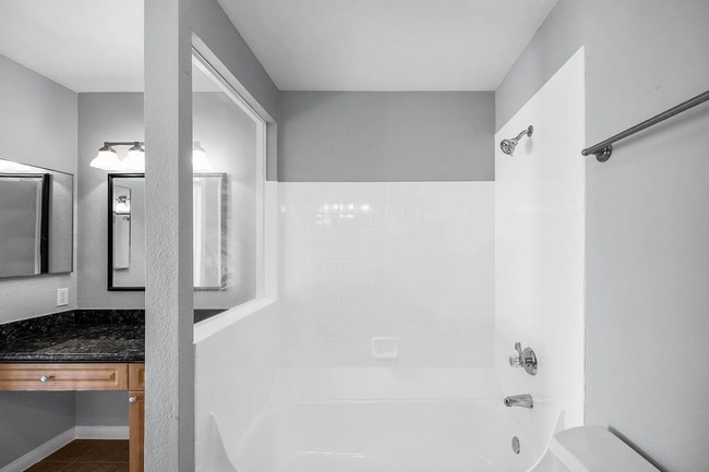 Building Photo - Unit 202