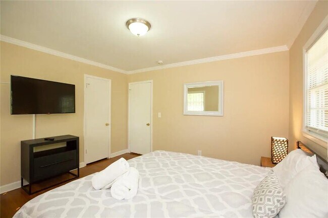 Building Photo - 4035 Brookcrest Cir