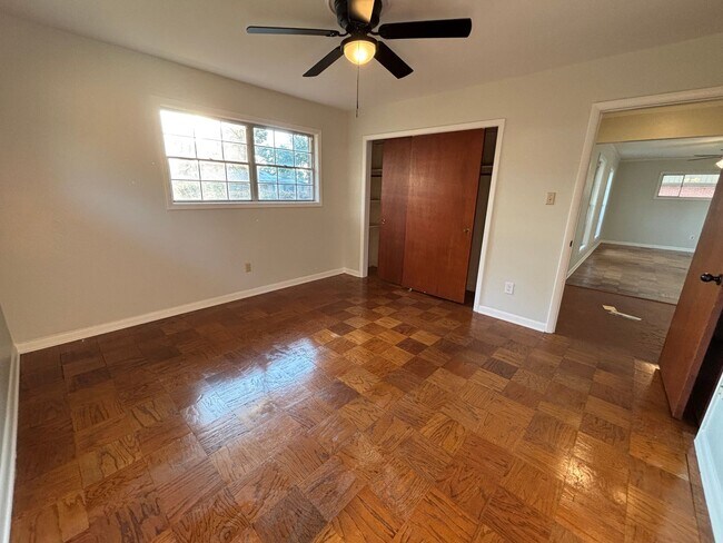 Building Photo - COZY HOME IN SHREVE ISLAND