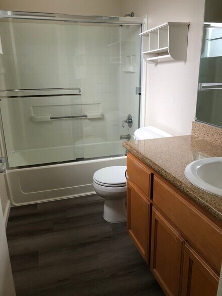 On suite bathroom - 2650 Somerset Park Cir