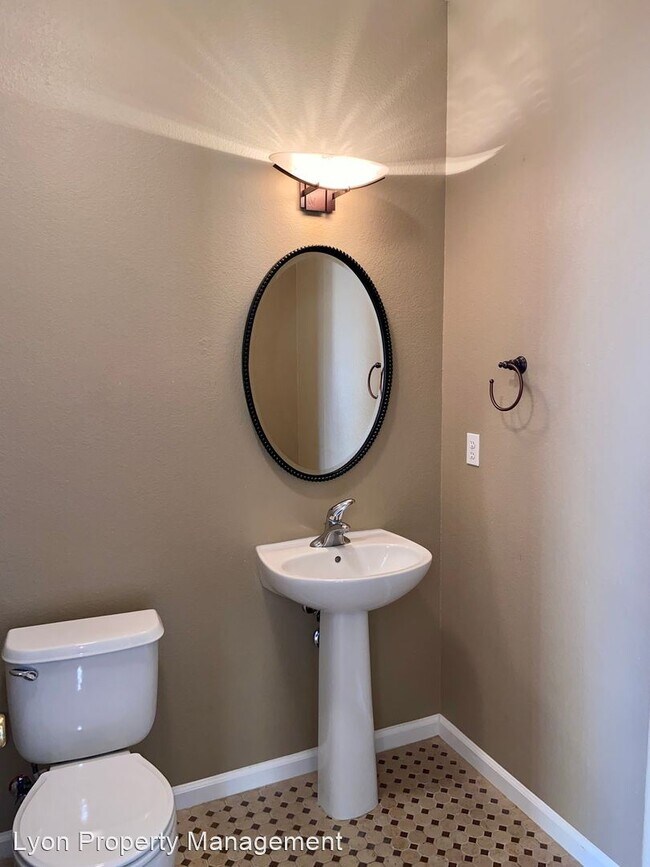 Building Photo - 2 br, 2.5 bath House - 2504 Esplanade Circle