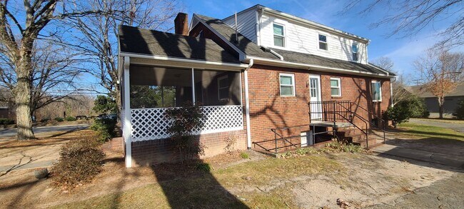 Building Photo - Lewisville Gem!