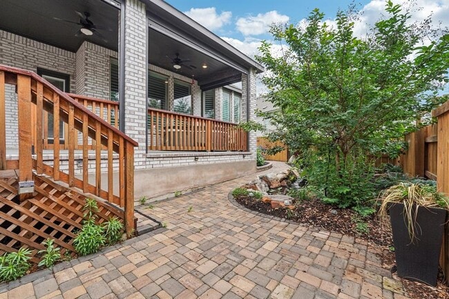 Building Photo - 197 Left Frk Dr