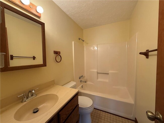 Building Photo - 4069 Shady Dr NW