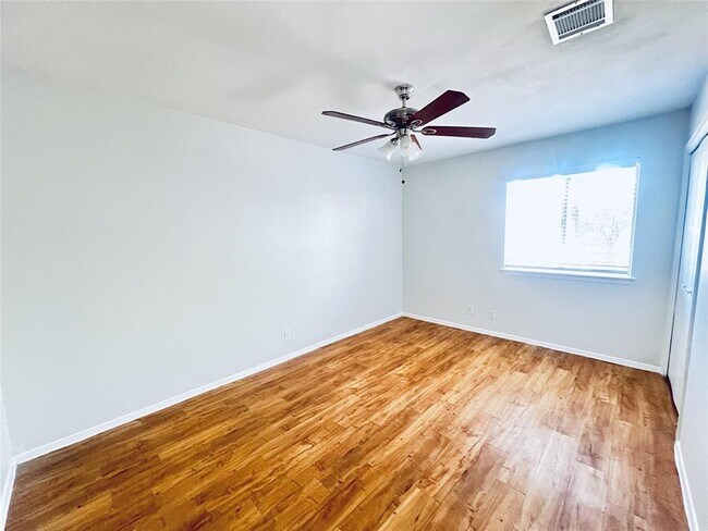 Building Photo - 1922 Nicole Cir