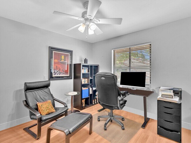 Building Photo - 5680 Coach House Cir