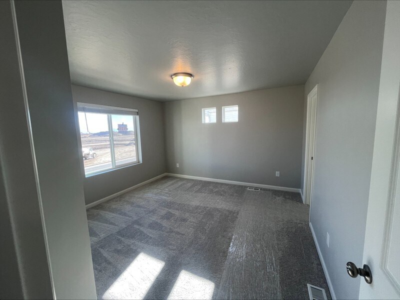 Building Photo - 213 N Riverside Dr