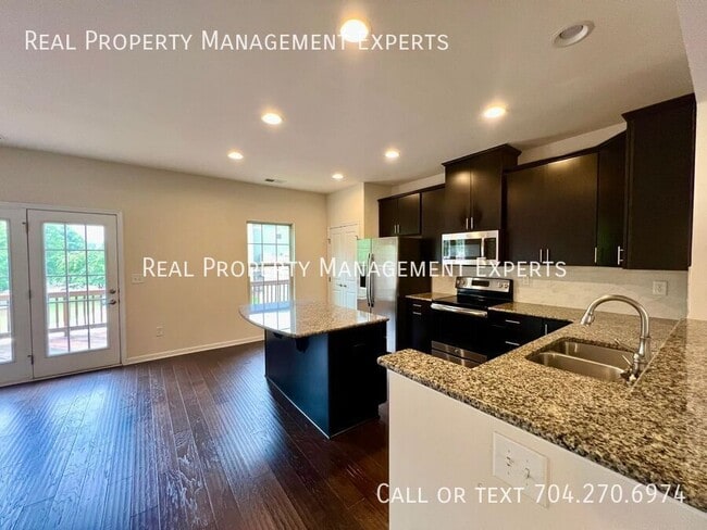 Building Photo - 4019 Zilker Park Dr