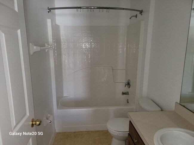 Building Photo - FOR RENT!! CHARMING AND COZY 3 BEDROOM 2 B...