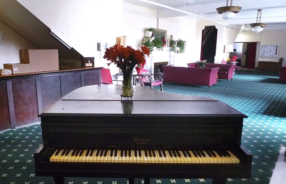 Building Photo - 2121 James M Wood Blvd