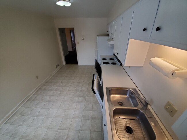 Building Photo - 34 S Hanover St