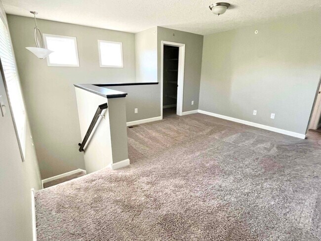 Building Photo - 3337 Lakewood Trl