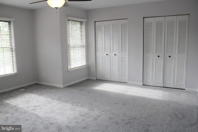 Building Photo - 27 Tudor Ct