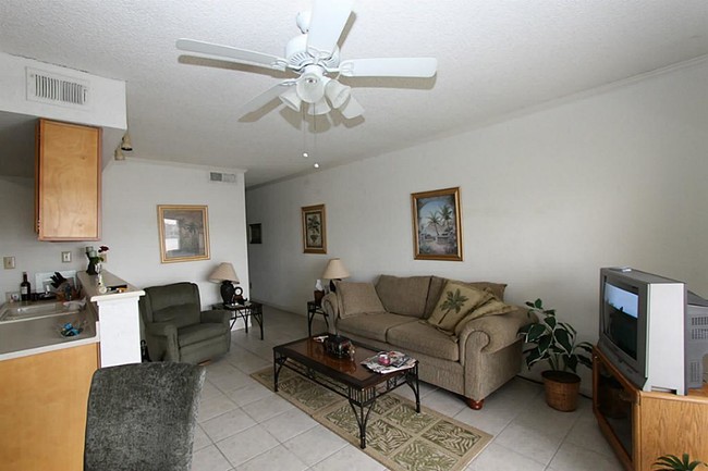 Building Photo - 401 Lakeside Ln