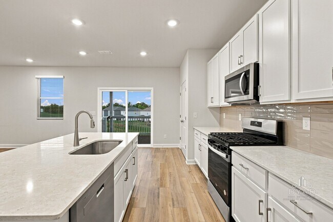 Building Photo - 163 E Millbrook Dr