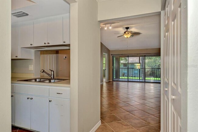 Building Photo - 5645 Summerside Ln