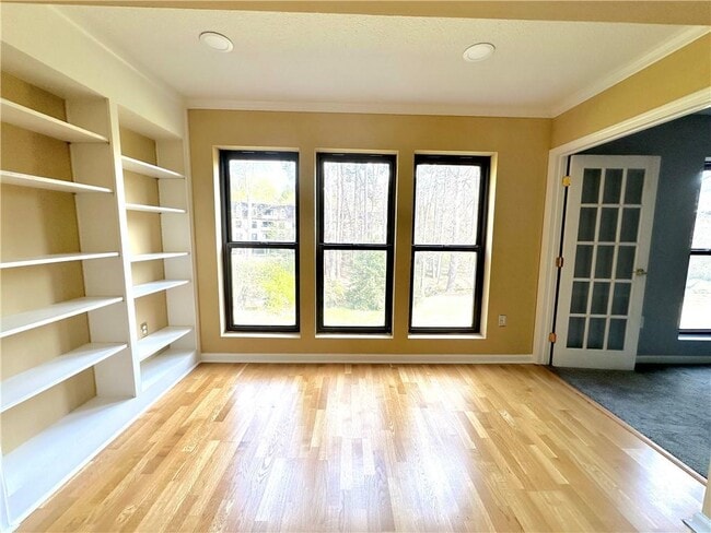 Building Photo - 24113 Plantation Dr NE