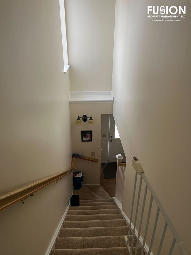 Building Photo - Impeccably Maintained 3bd, 2 bth Stonington Circle Condo!