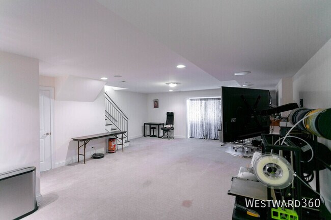 Building Photo - 1359 N Noble St