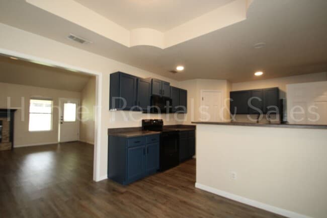 Building Photo - Move-In Ready Gem with Spacious Backyard