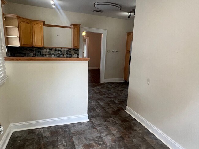 Building Photo - Tampa Heights Bungalow walk to Armature Works