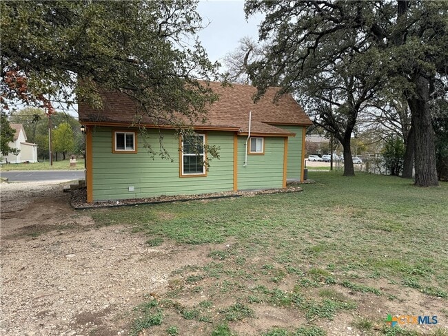 Building Photo - 710 W Avenue D